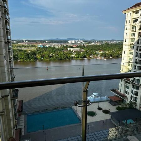 A.R Homestay Riverine Condominium Кучинг Экстерьер фото